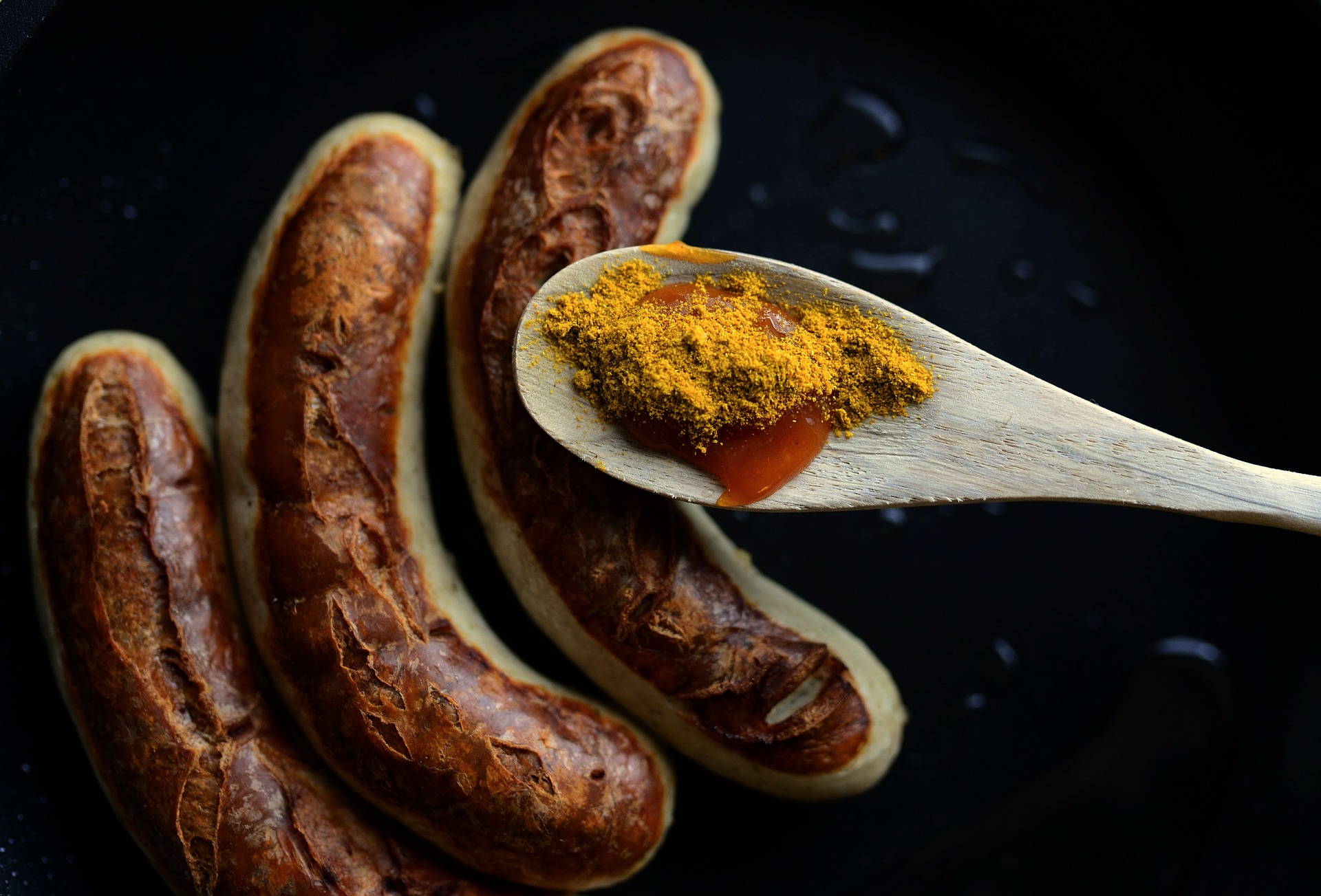 Bratwurst mit Currypulver